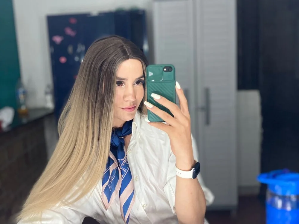 miaromanove_ss' Offline XXX Chat