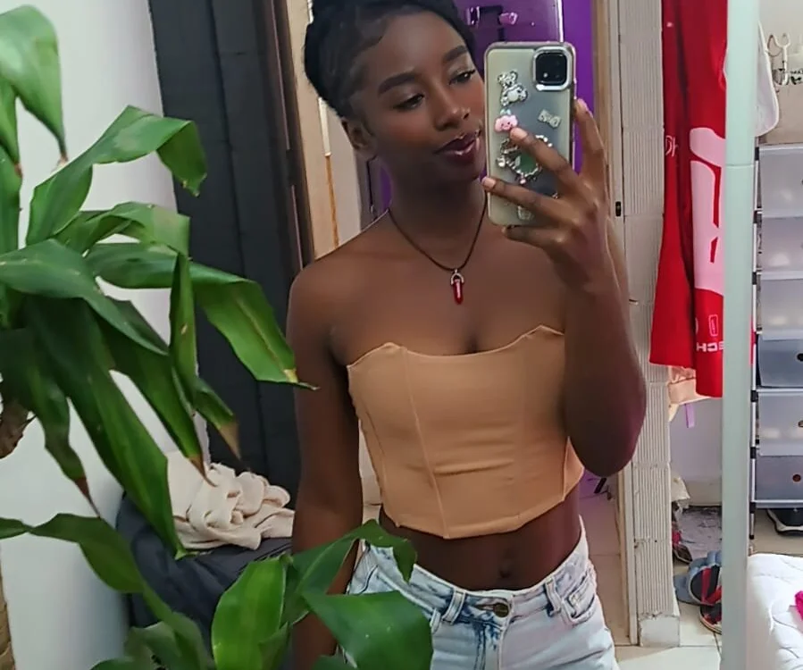 valeriilopez Offline XXX-chat