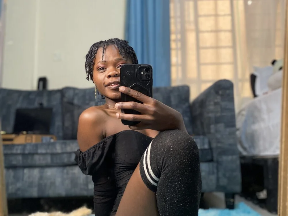 petiteebony_81 Chat XXX Ngoại tuyến