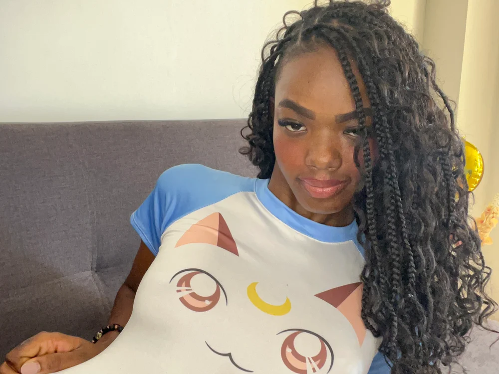 Riri_Blonde10 Offline XXX Chat