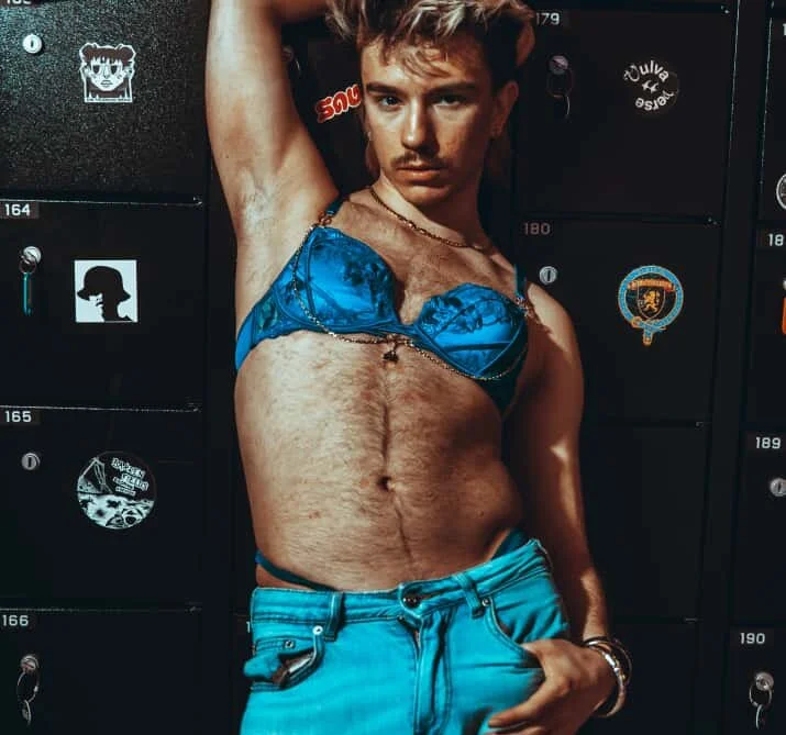 LuckyLoww Offline XXX-chat