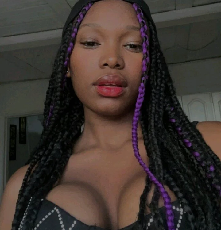 Brunette__Goddess' Offline Chat Room