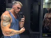 Модель YourHotGreg