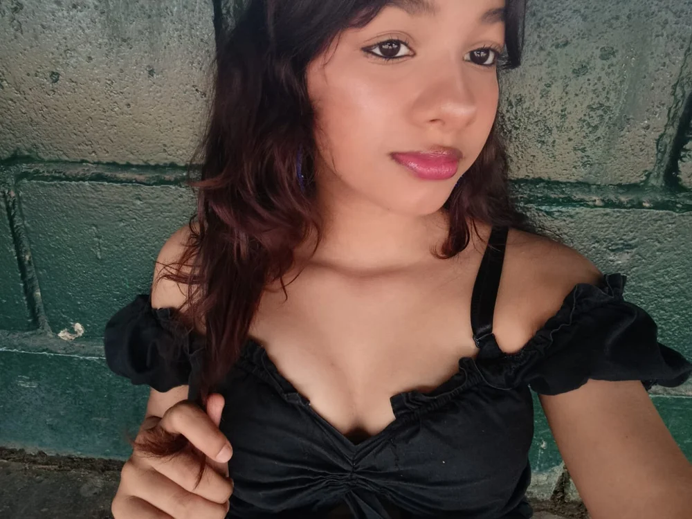 Luna_Milu's Offline XXX Chat