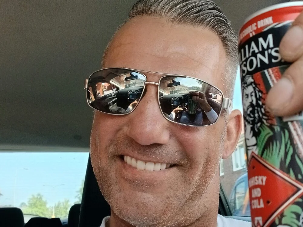 handsome8inchh's Offline XXX Chat