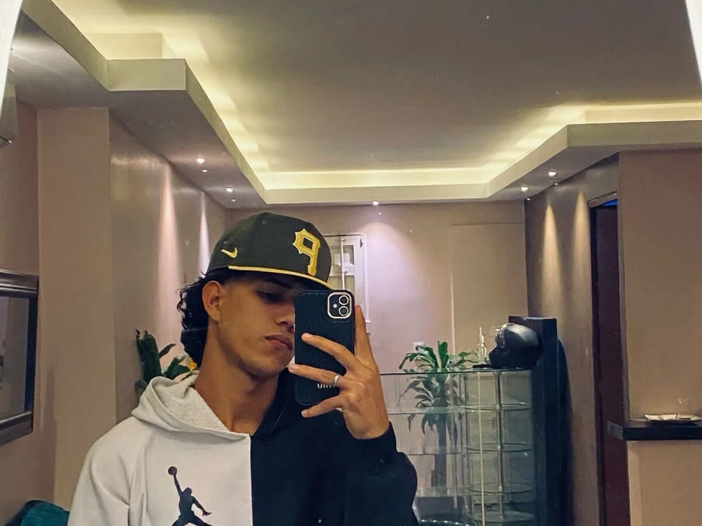 Pleasureboy21_ offline chatrum