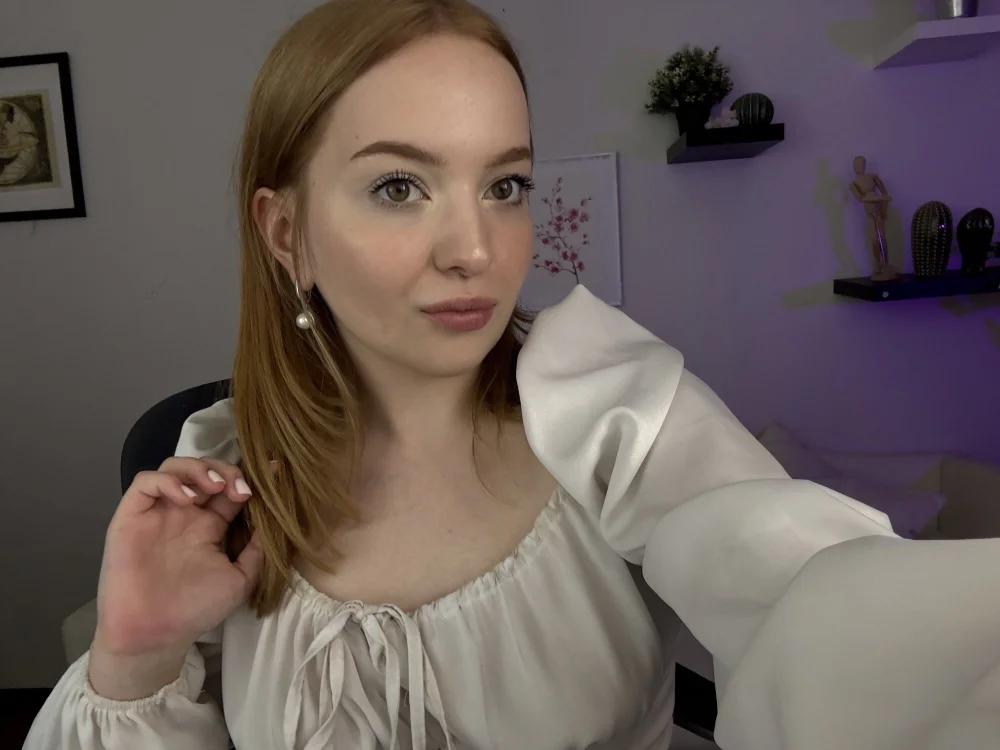 emma_blush69's Offline Chat Room