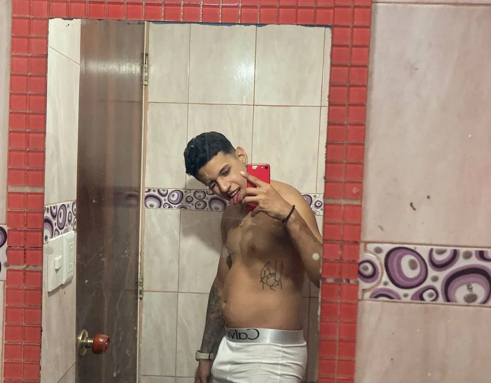 Soyjohander Adlı Modelin Çevrimdışı XXX Sohbeti