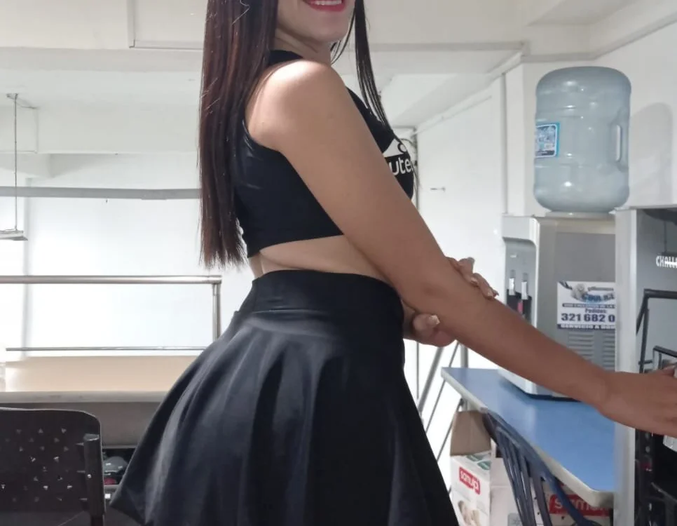Antonella_8's Offline Chat Room