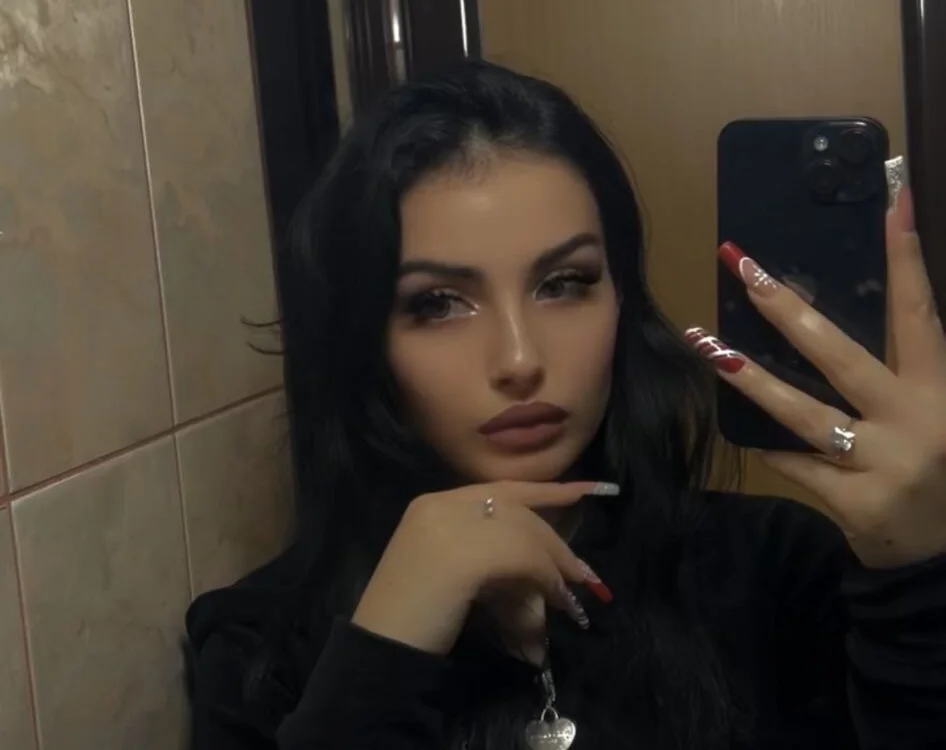 Lexy_skye's Offline Chat Room