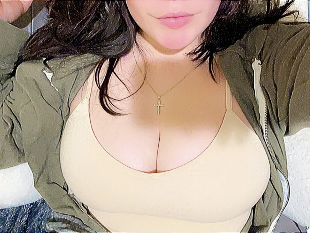 geminiiqueenn's Offline Chat Room