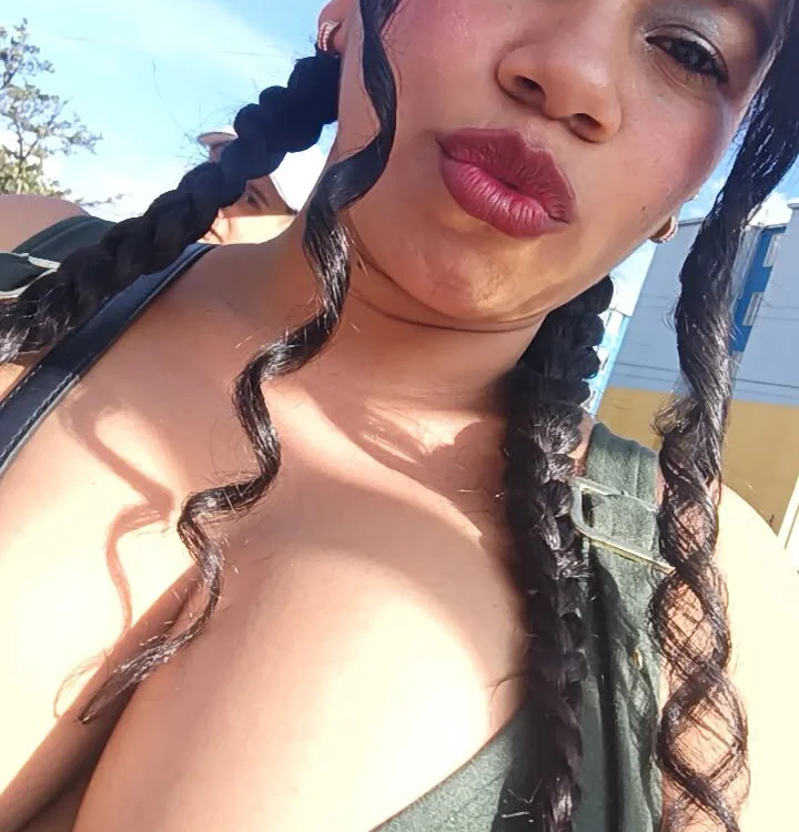 Hannaa_watsoon Obrolan XXX Offline