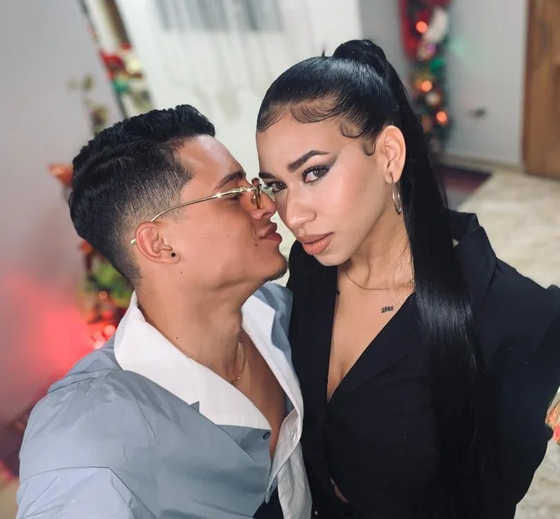 mariaandluishall's Offline XXX Chat