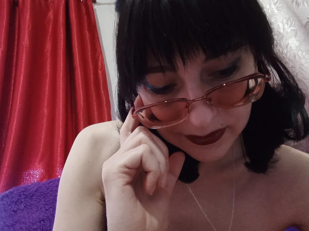 LeonaCrystal's Offline Chat Room