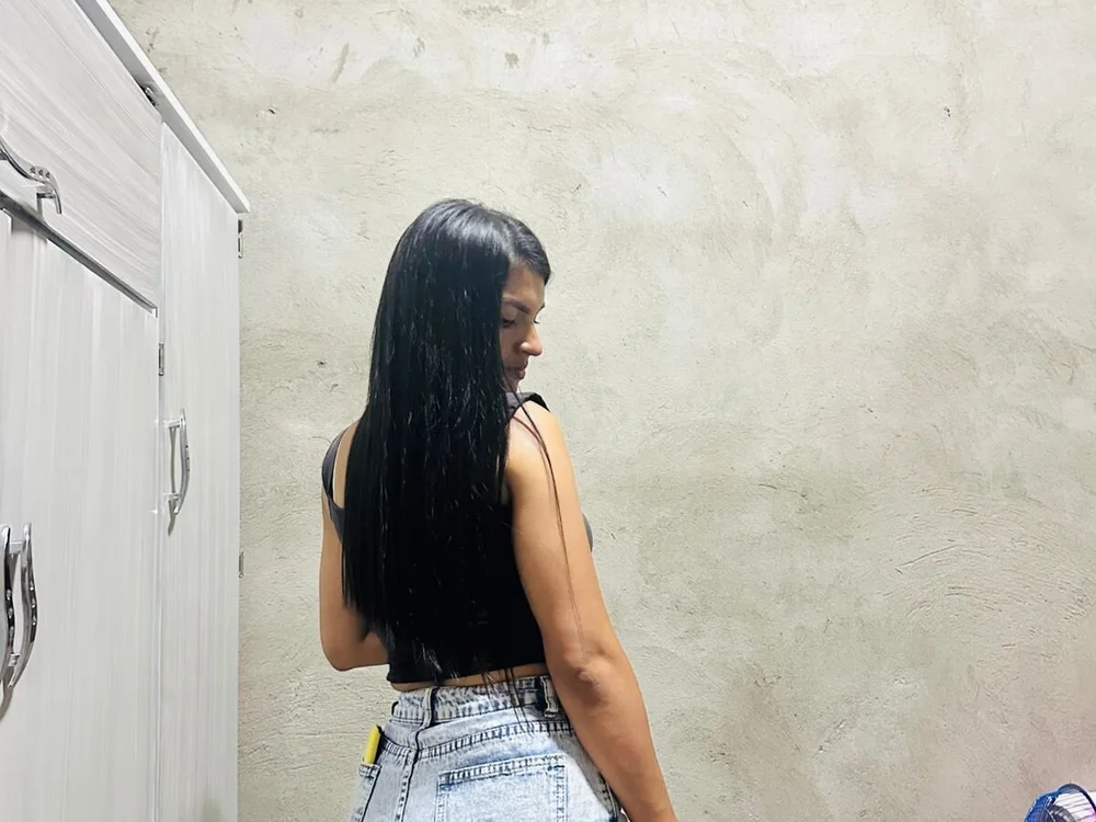 LUCIA_DIRTYHOT Offline XXX Chat