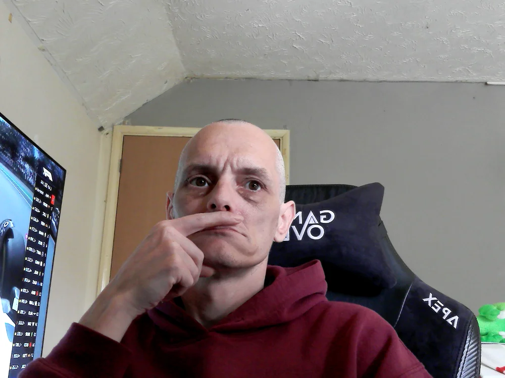DannyP4381's Offline Chat Room