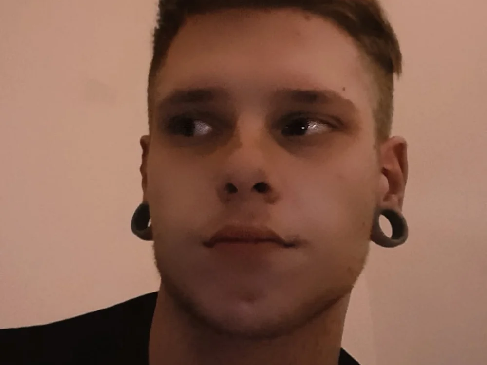 jasonbwc81's Offline Chat Room