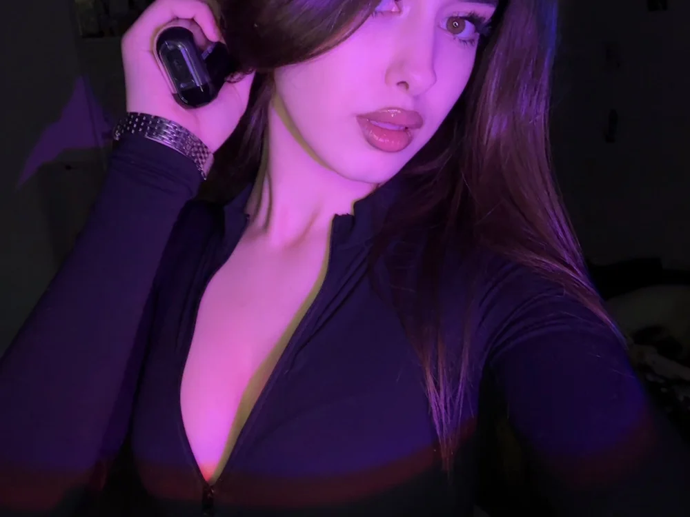 AnikkaVespoli offline chatrum