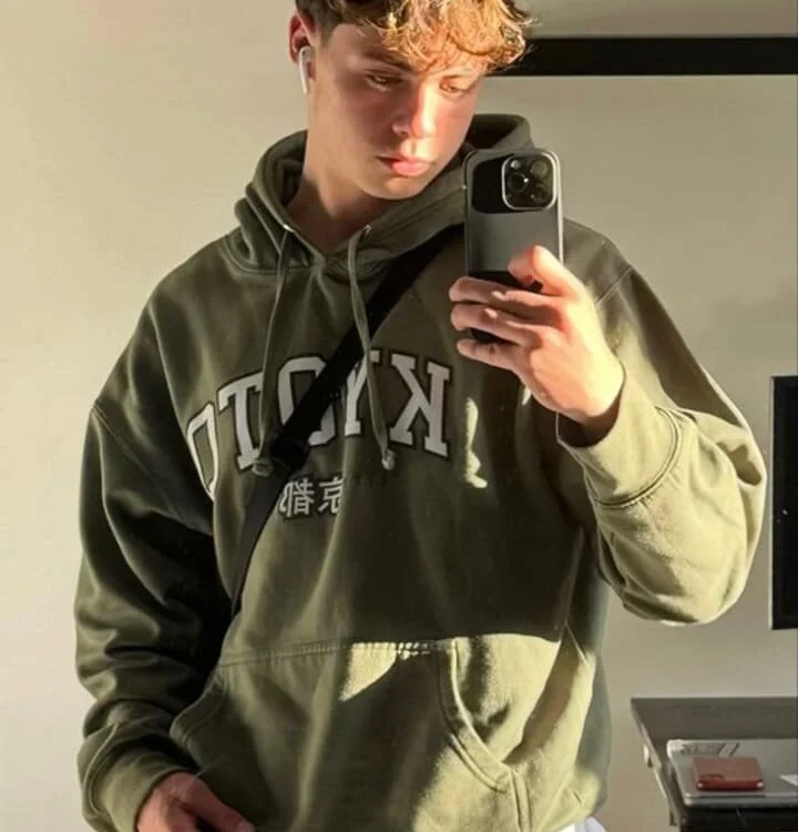 Jonny57i's Offline XXX Chat