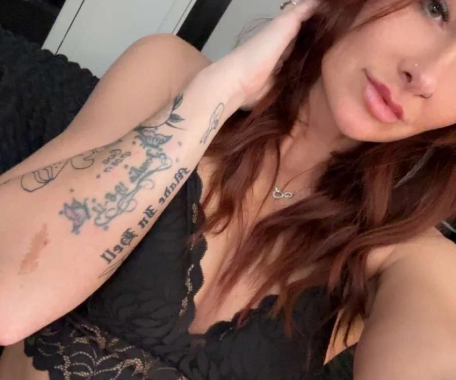 Chatroom XXX hors ligne de MILFBabeDemi_x