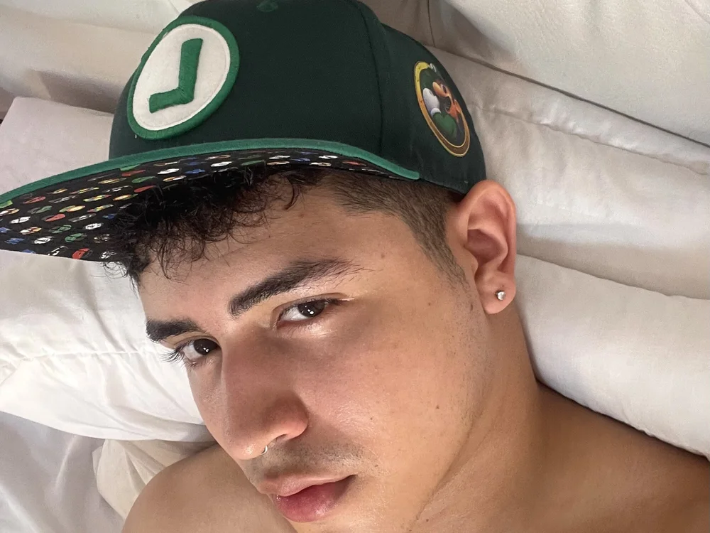 AaronGreco's Offline XXX Chat