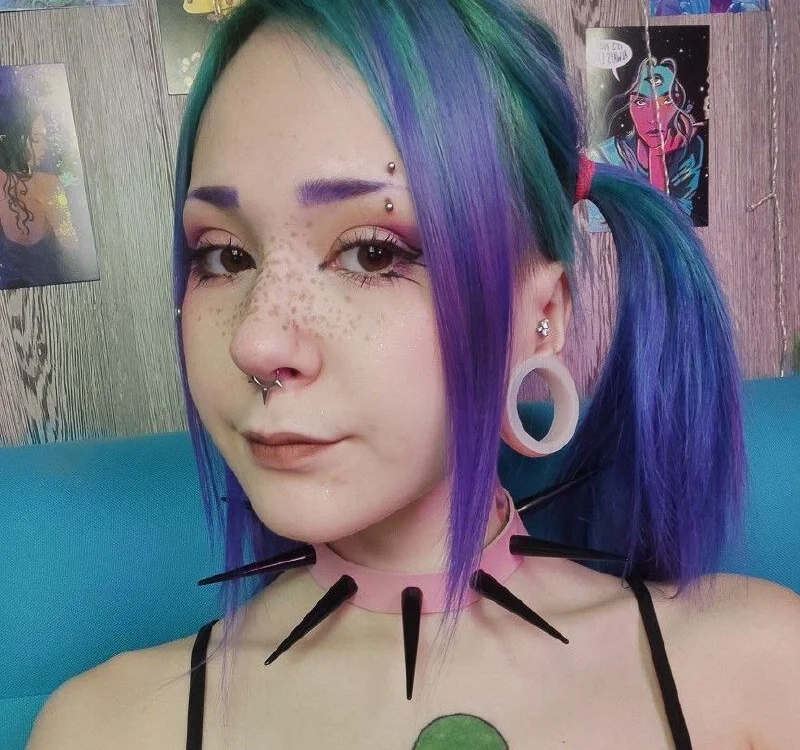 Loly_alien's Offline Chat Room