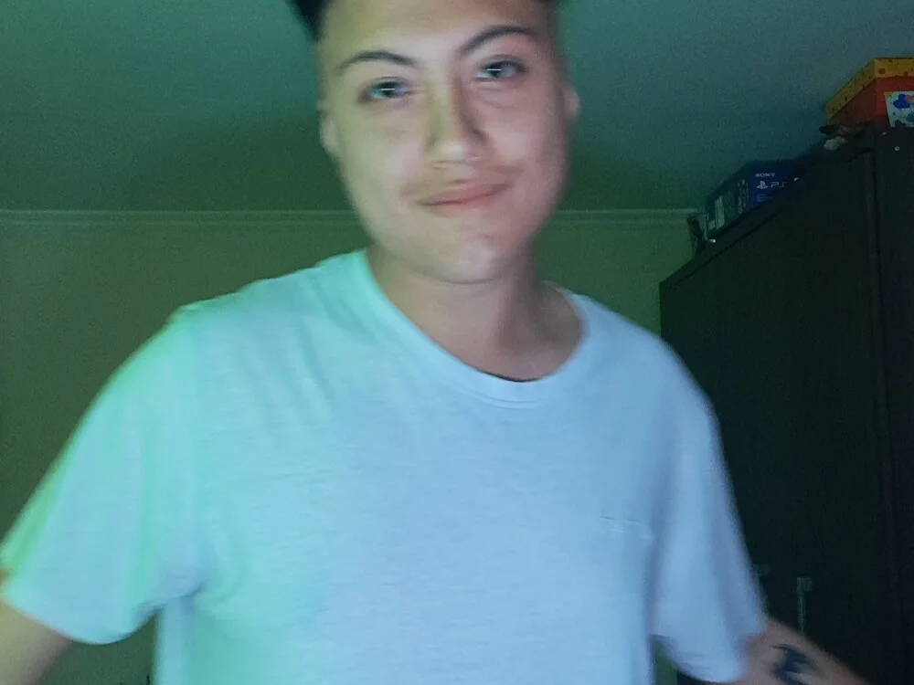 jhonny_track's Offline XXX Chat