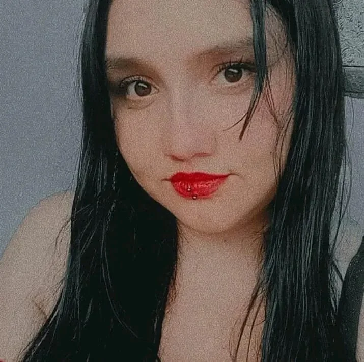 Daniela_jonness' Offline Chat Room