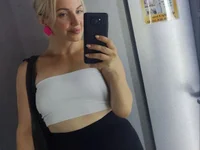 MonikaFoxys' Live XXX Chat