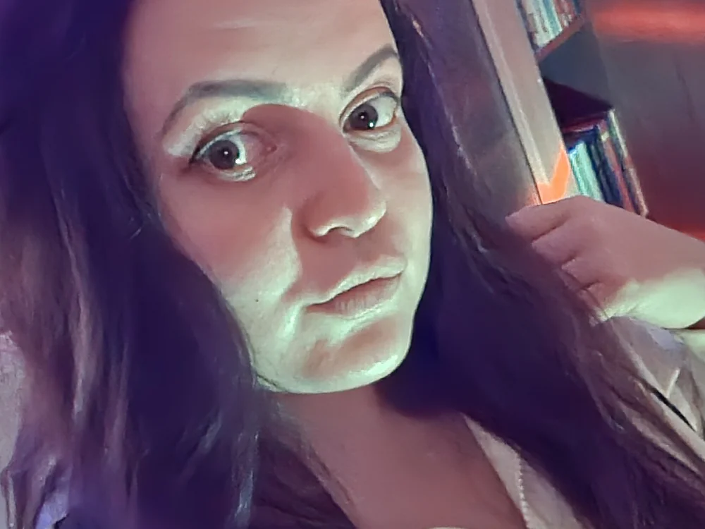 SyrenRowe's Offline Chat Room