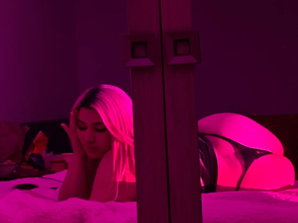 Ingrid94's Offline XXX Chat