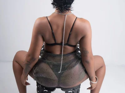 NaomiBrown_ - Girl 