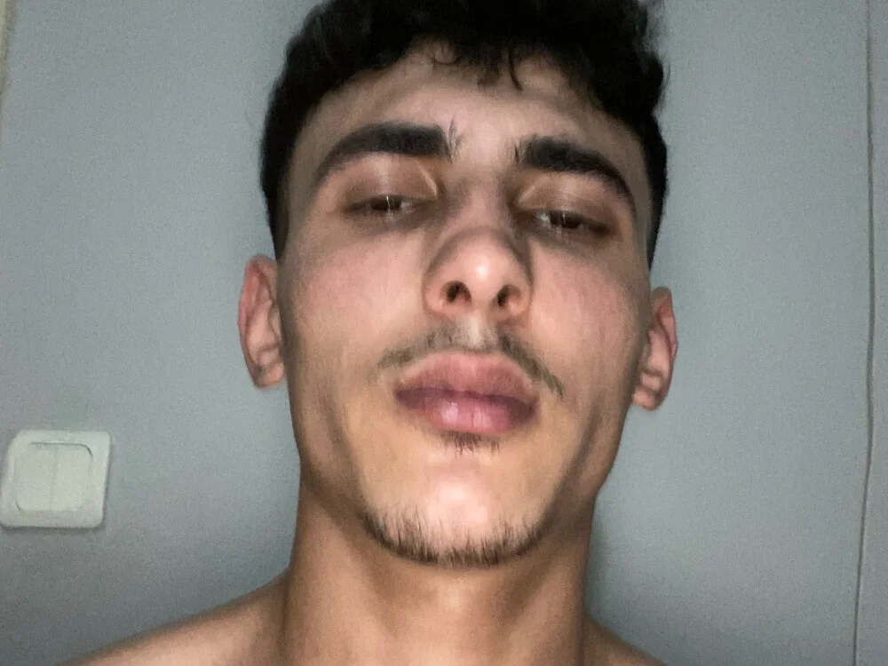 hardbaran1 Adlı Modelin Çevrimdışı XXX Sohbeti