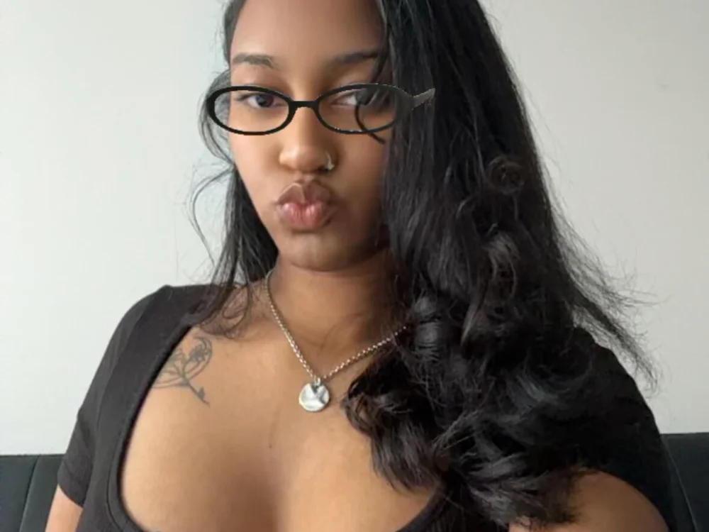 luvforlola's Offline XXX Chat