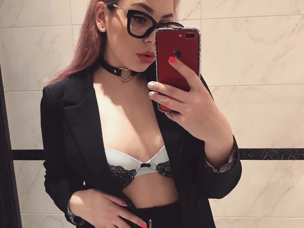 Puffy_Eva's Offline Chat Room