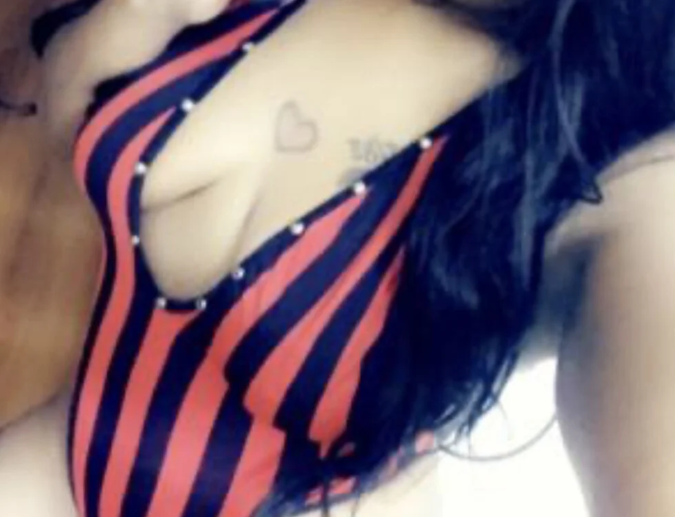 xxxtremlywettmia's Offline XXX Chat