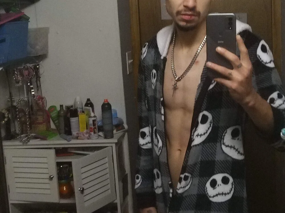 Xkingpin970X's Offline Chat Room