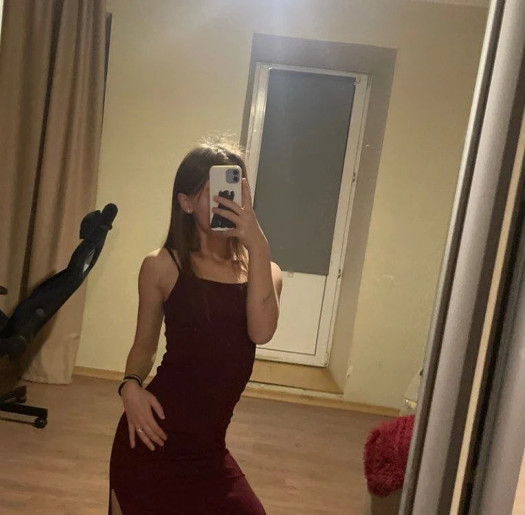 Eva_flowerr's Offline Chat Room