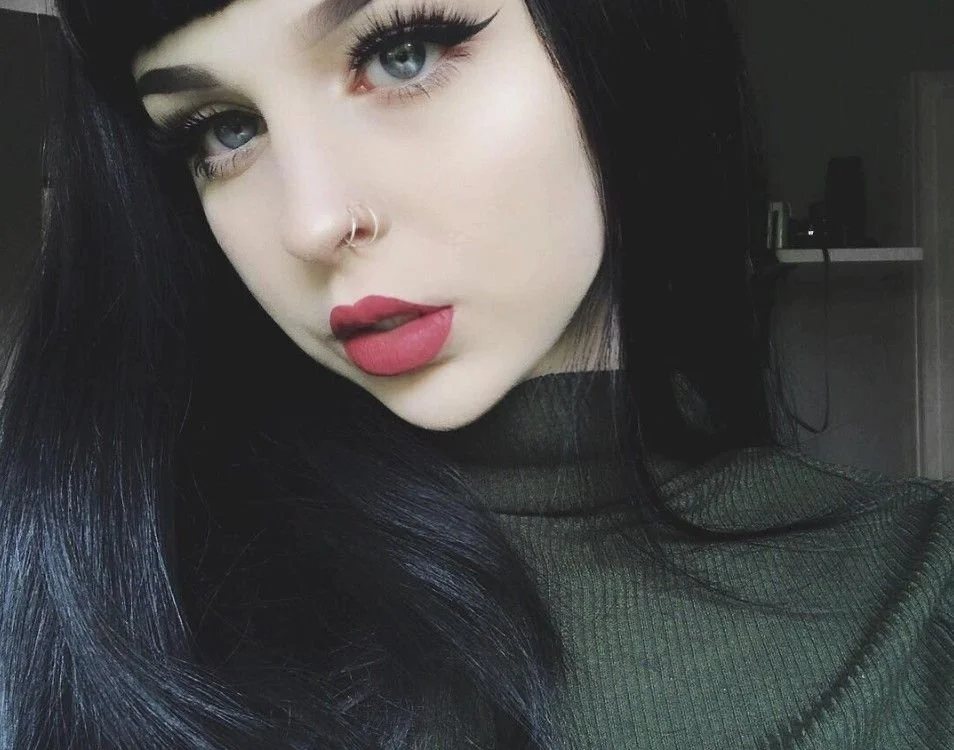 Alisha_Cutee's Offline Chat Room