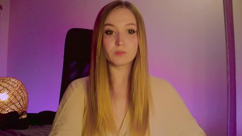 Misty_Pearl_Blanche's Offline Chat Room