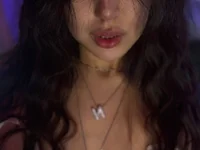Chat +18 de Nelly_Kimm ao vivo