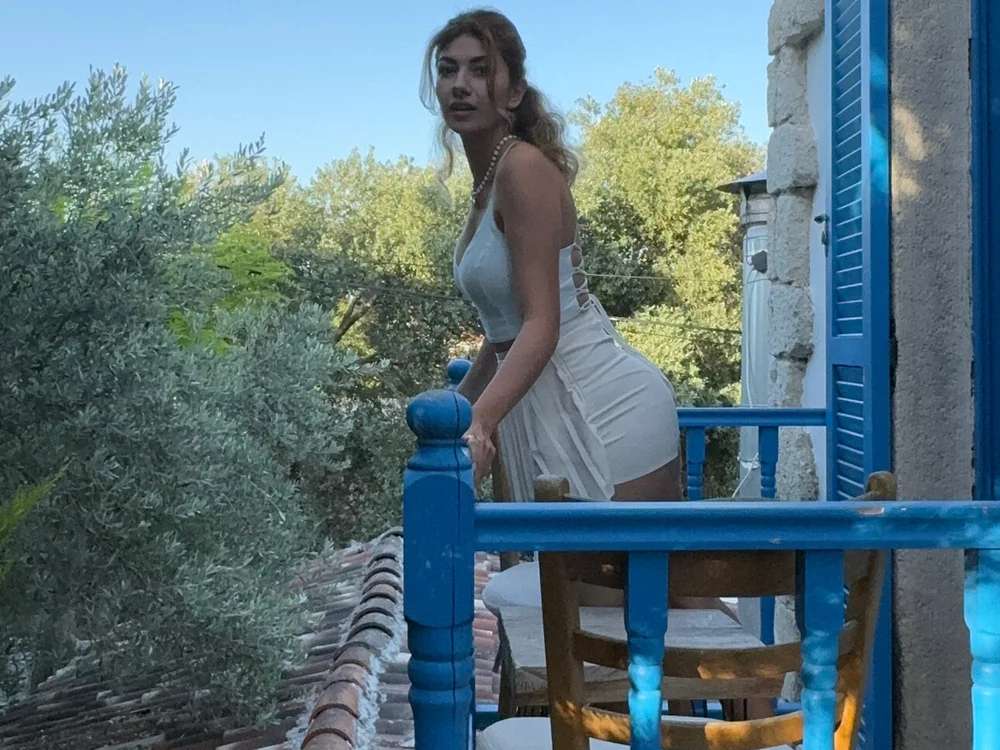ElinaLoves' Offline Chat Room