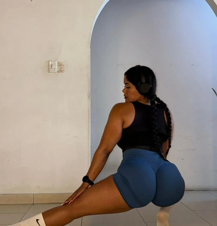 Офлайн-чат XXX Ladyy_brownn