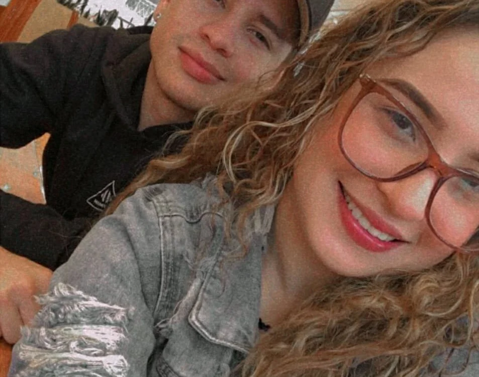 Melany_Alejandro1's Offline XXX Chat