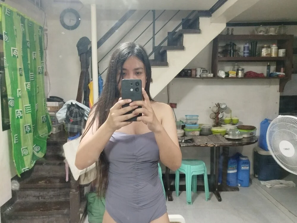 stellahugeX 離線 XXX 聊天