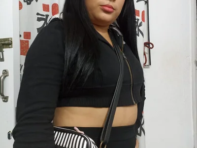 LolaShyWet
