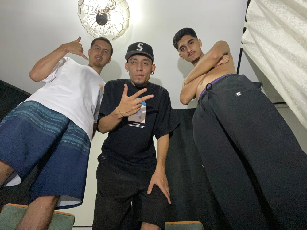 Foot_master's Offline Chat Room