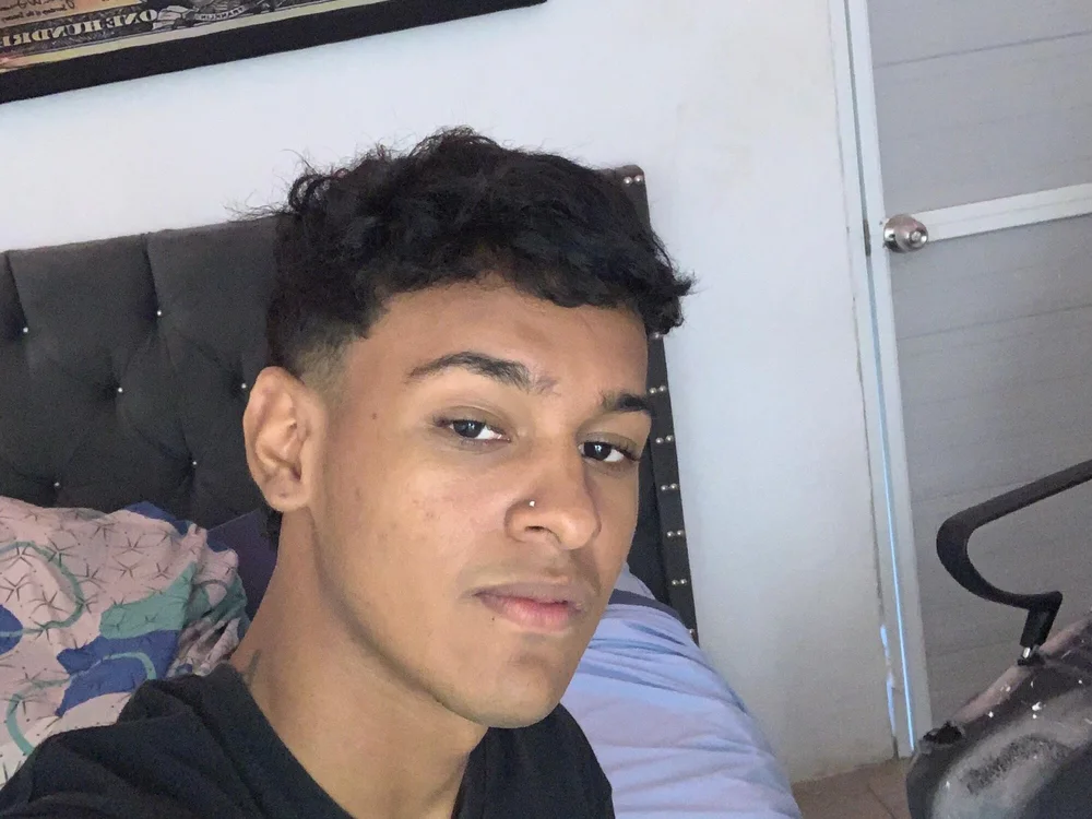 latinhard_master's Offline Chat Room