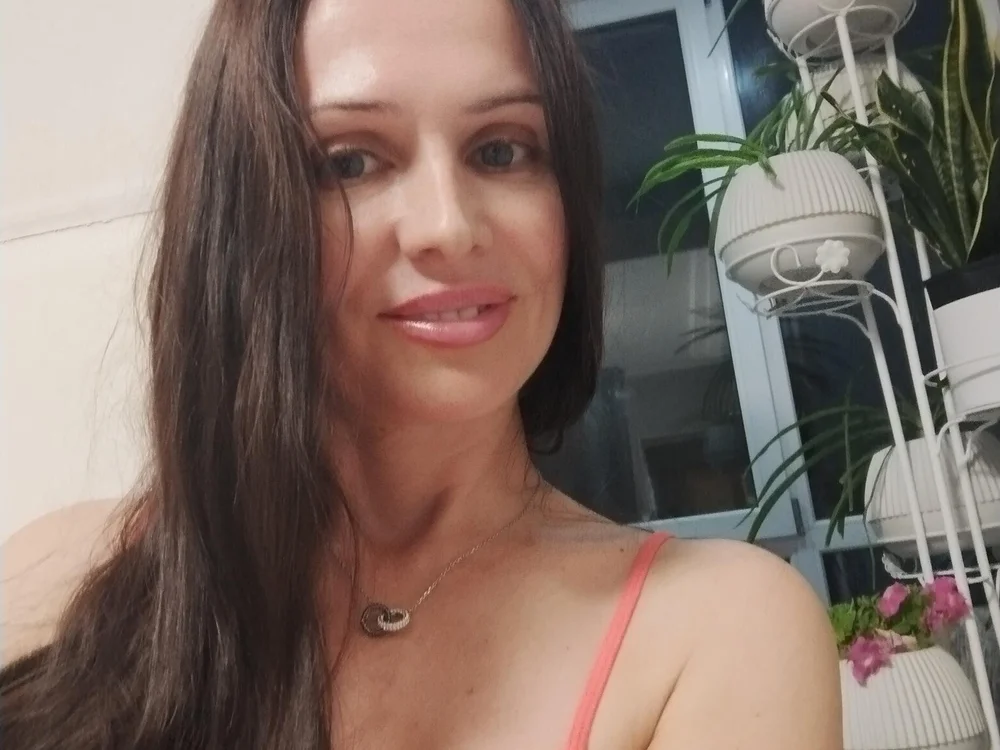 SummerCouple cam model