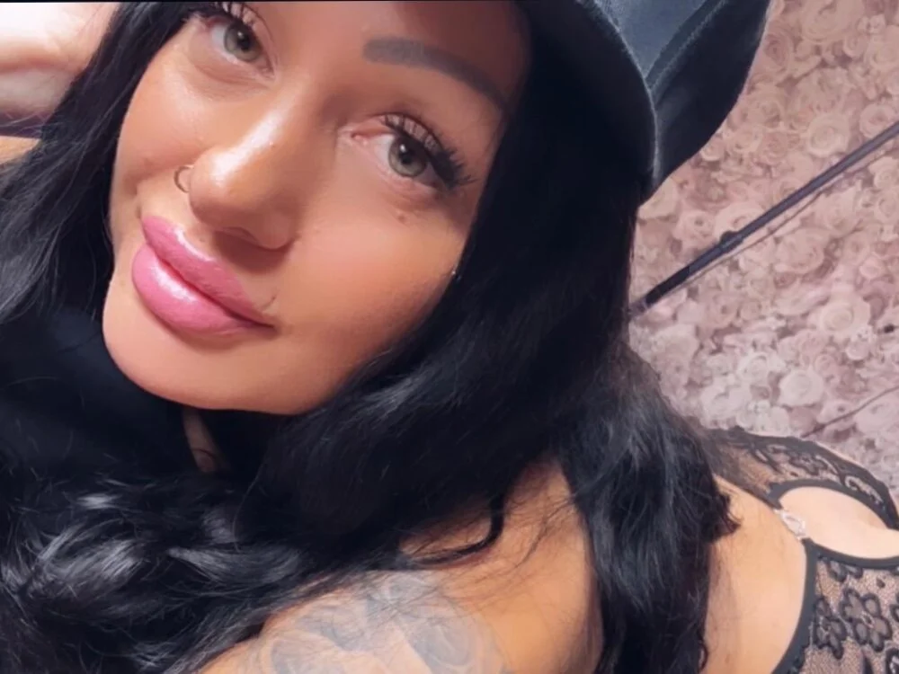 Offline XXX chat Mia-Roux